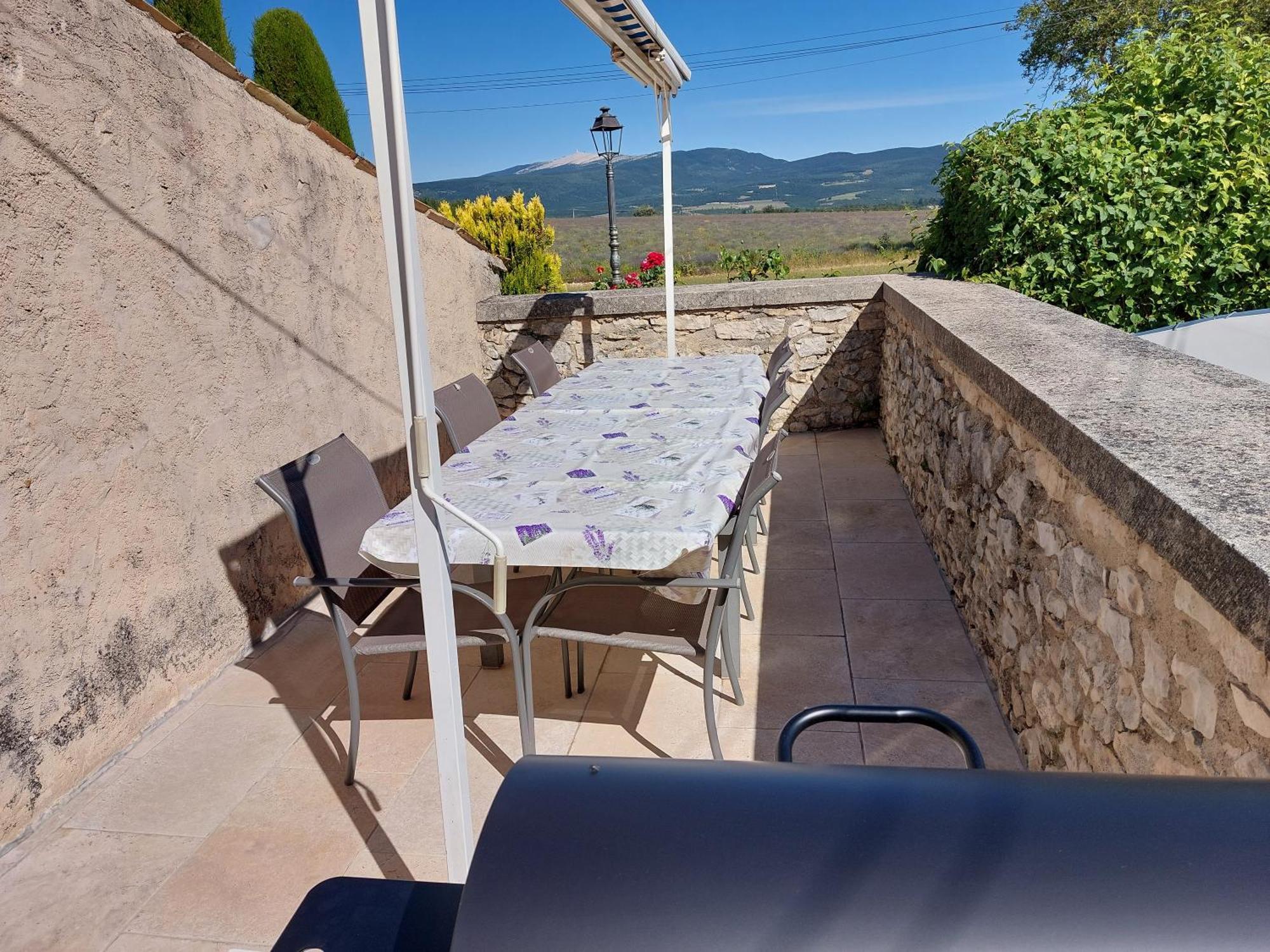De Caractere Au Pied Du Mont Ventoux Avec Piscine Couverte Сasa de vacaciones Sault