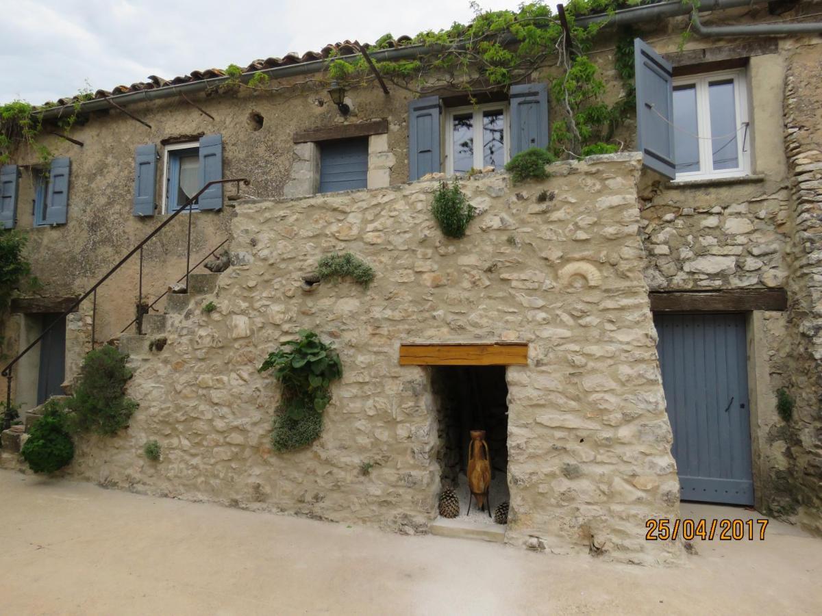 De Caractere Au Pied Du Mont Ventoux Avec Piscine Couverte Сasa de vacaciones